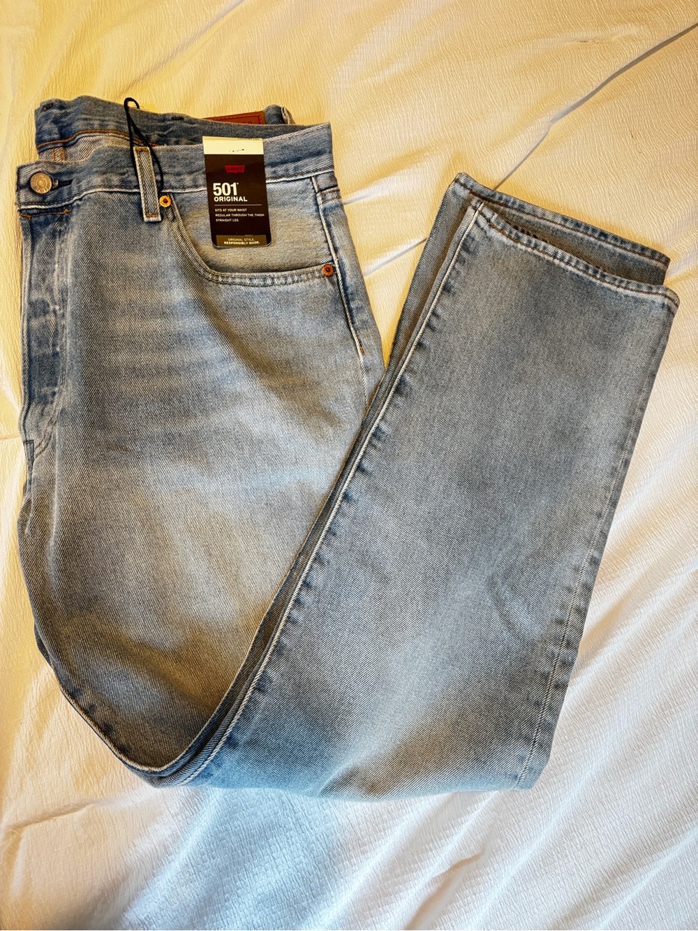 NWT Levi's 501 Straight Leg Jeans in Light Blue Wash